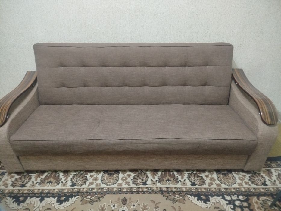 Продается диван раскладной , сундук