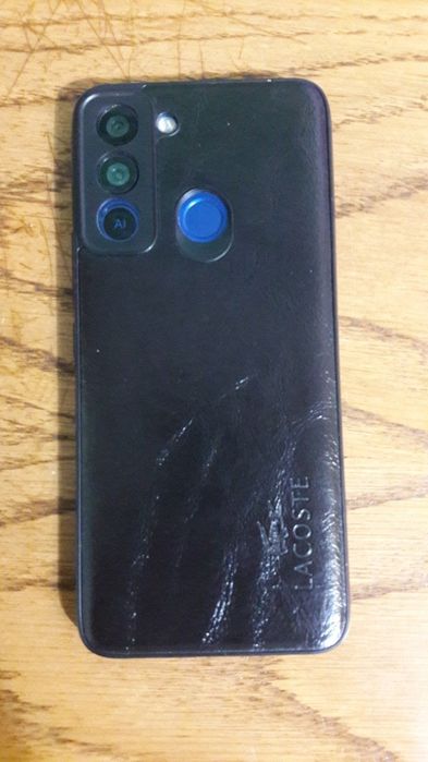 Продам телефон в хорошем состояние