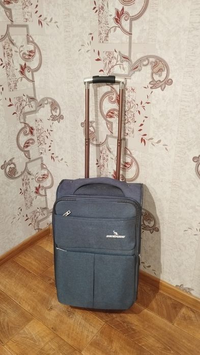 Чемодан на колесиках