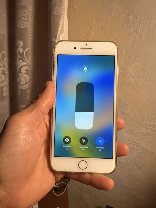 Vand iphone 8 plus alb neverlock de 64 de gb