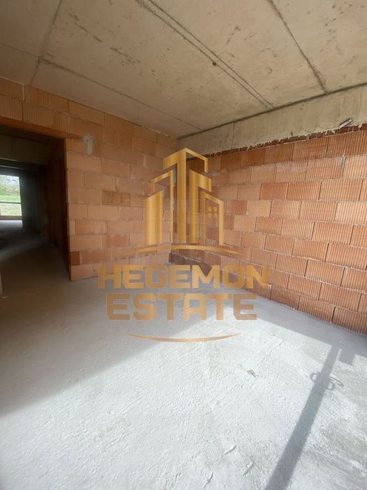 Продава се Двустаен апартамент в Варна, Левски - 67 кв.м за 1339 €/кв.м - Снимка #2