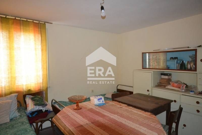 Вила с двор във вилна зона ,,Куба,,