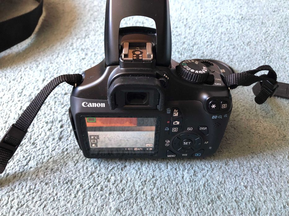Aparat Foto Canon EOS 1100D Dslr + geanta de transport Kata + card