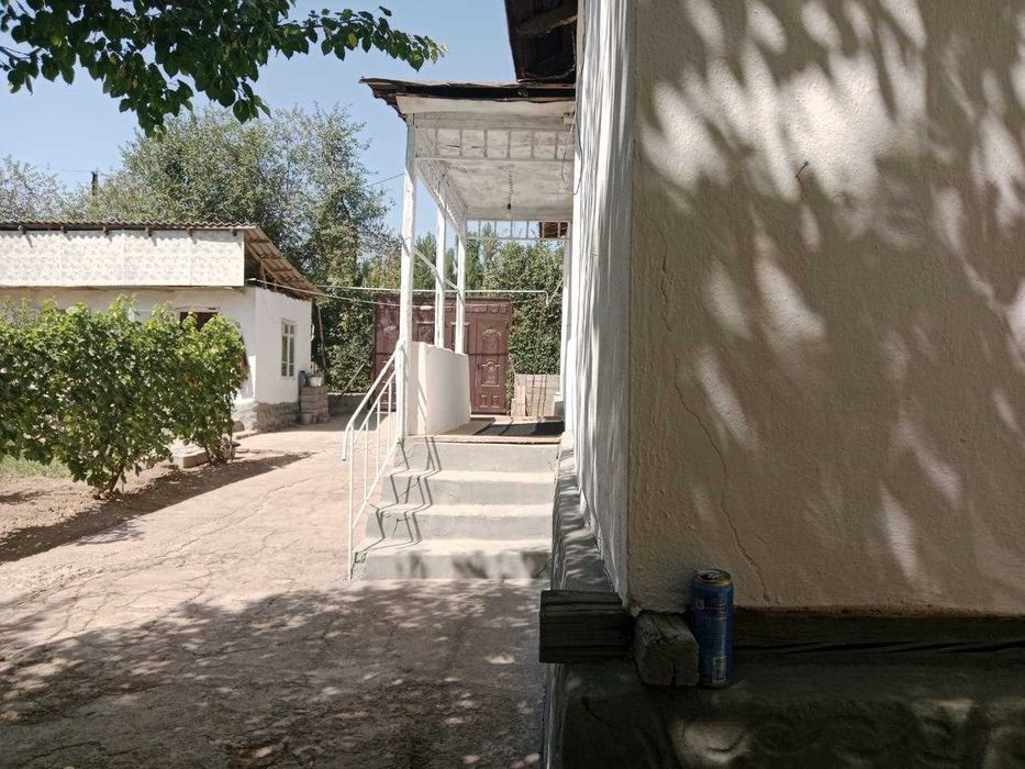 Uy sotiladi  yaxshi joydan