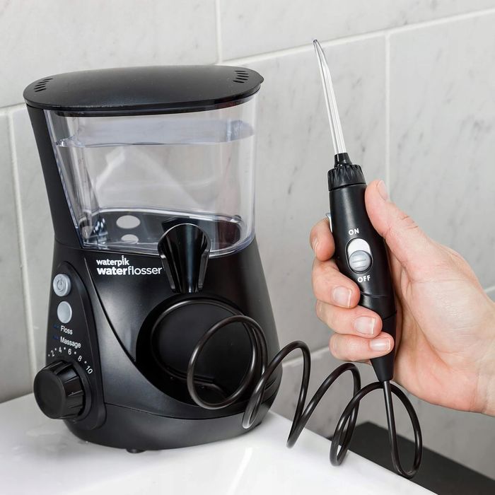 Орален иригатор Waterpik WP-660, 7 накрайника, усъвършенстван контрол на налягането, черен, 600 мл