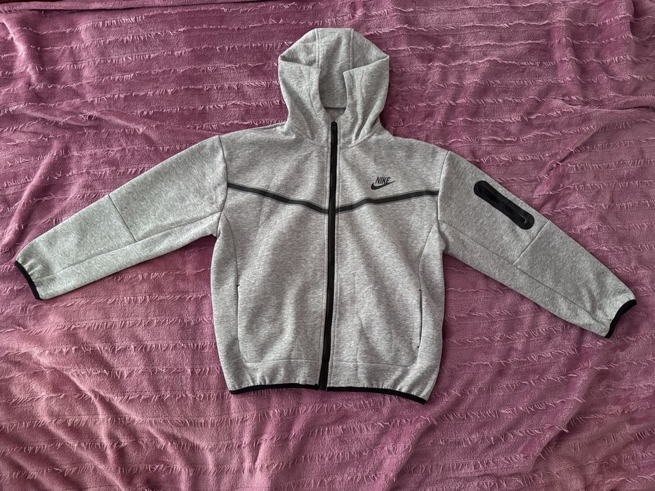 серая Nike Tech Fleece размер S для мальчиков и девочек, одевали 1 раз