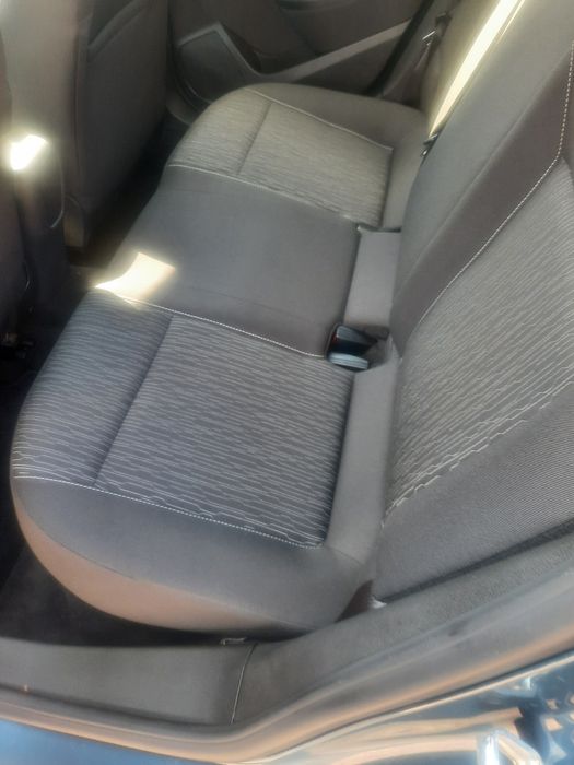 Opel astra j limuzină