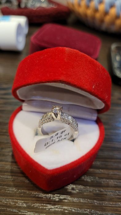 Кольцо из белого золота с бриллиантами