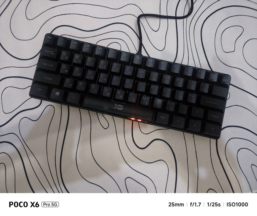 срочно продаю клавиатуру с ковриком