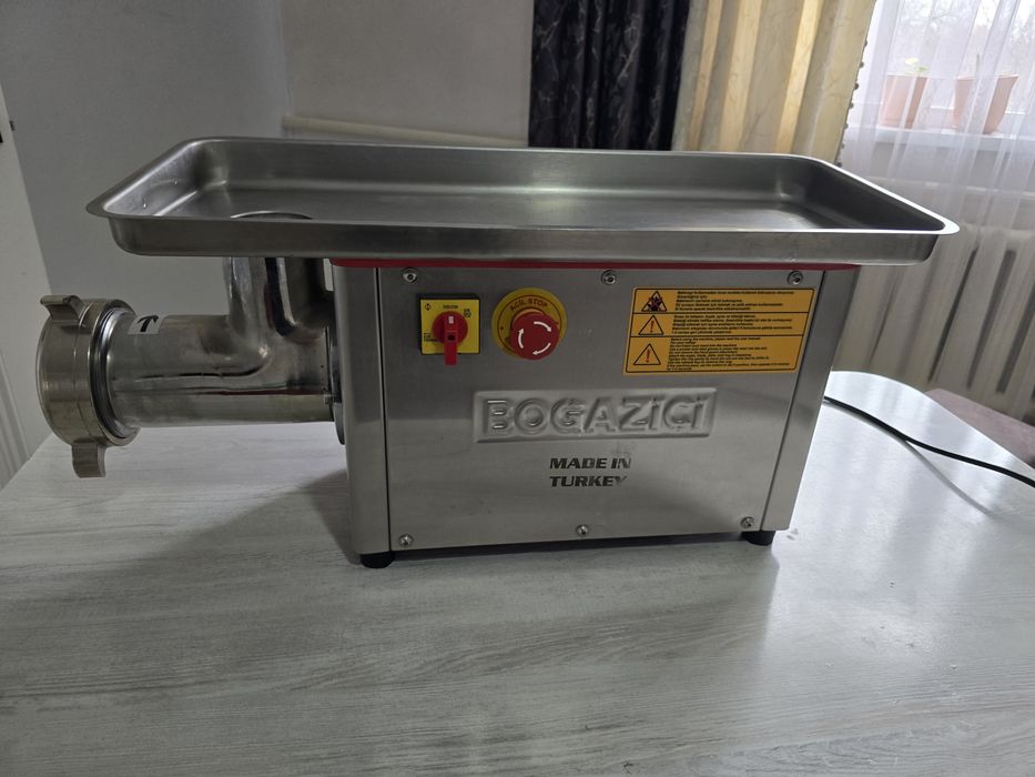 Срочна продаеться электро мясорубка