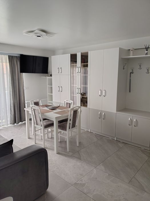 Închiriez apartament cu 2 camere