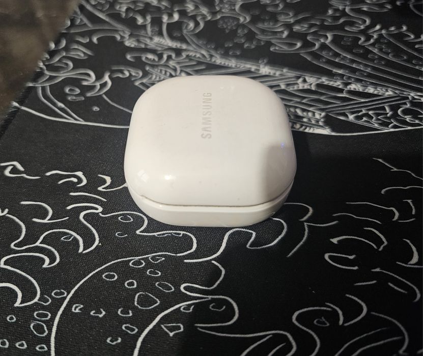 Продам Наушники galaxy buds 2