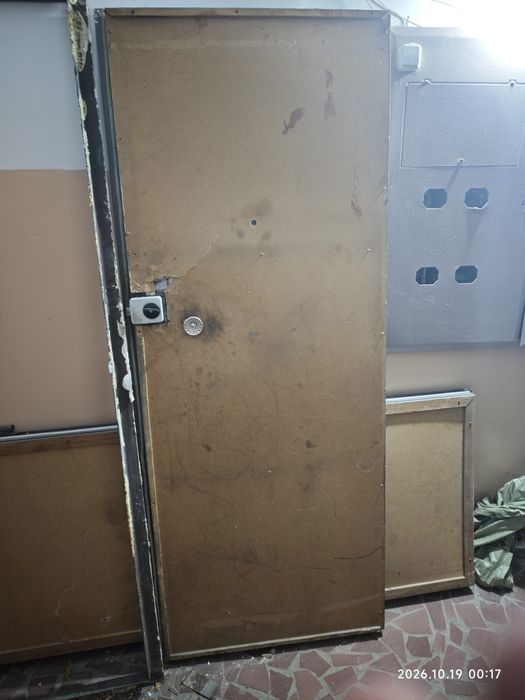 Двери металлические б/у