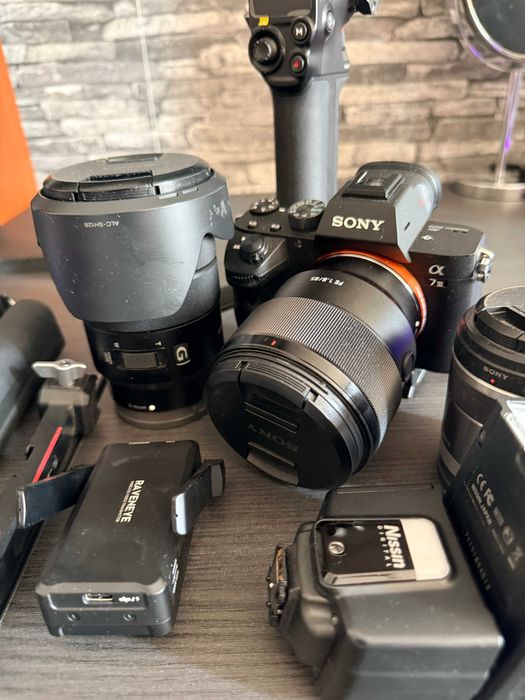 Sony a7III 16k cadre + obiective si kit videograf