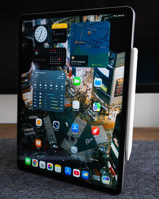 iPad Pro (12.9-inch) (6th generation) + Apple Pencil (2nd Generation)