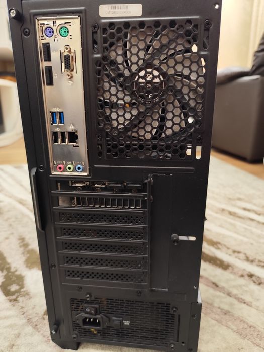 Продавам гейминг компютър GPLAY