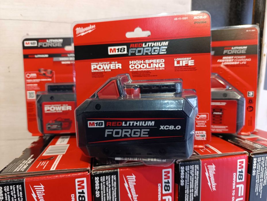 НОВА ЦЕНА  8Аh Гайковерт,комплект Мilwaukee  USA