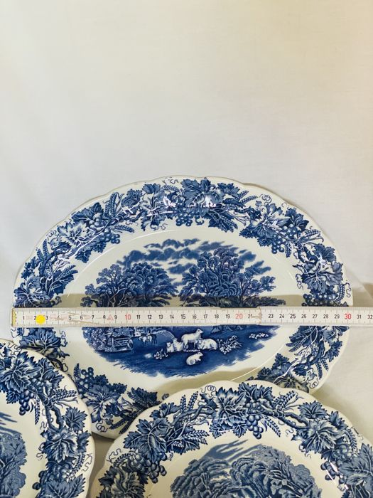 Английски порцеланов серви