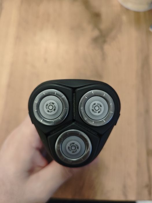 Продам электробритву philips