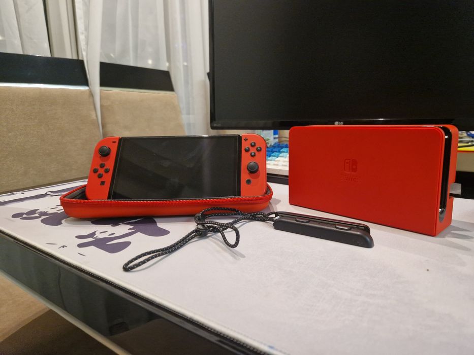 Nintendo switch oled limited Mario edition 
Продаю Ninten