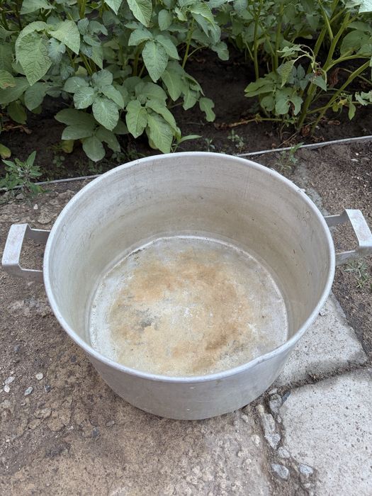 Продам кастрюлю эмалир