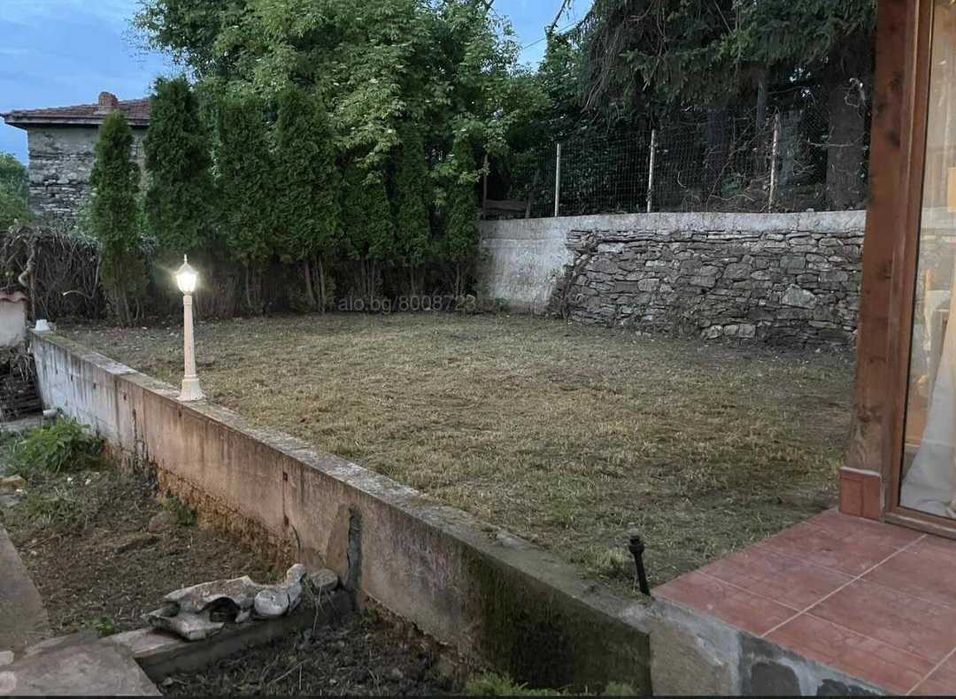 Поддръжка на тревни площи