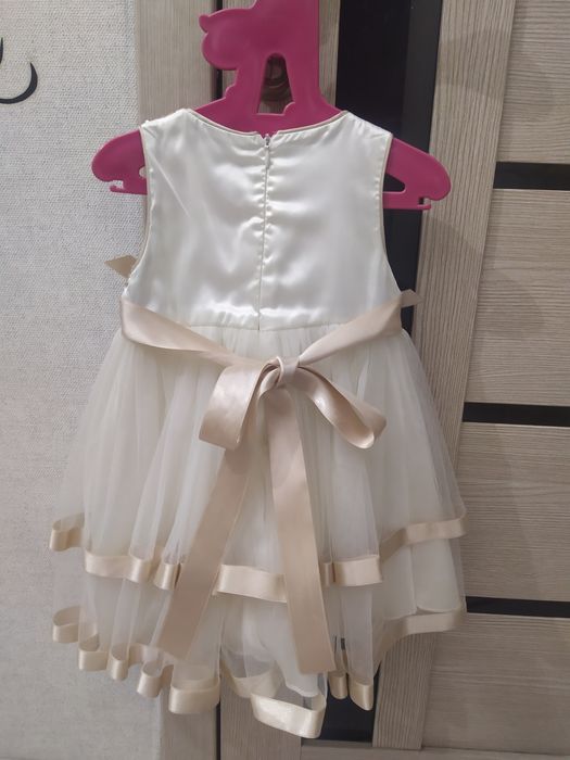 Продам платья красивые