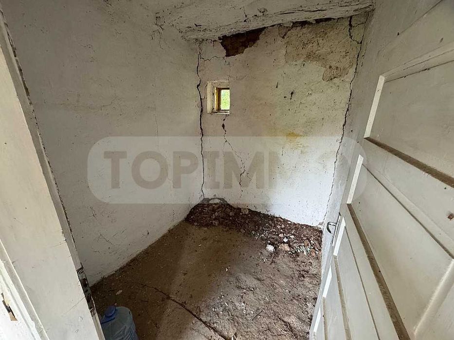 Двуетажна къща в село Копривец