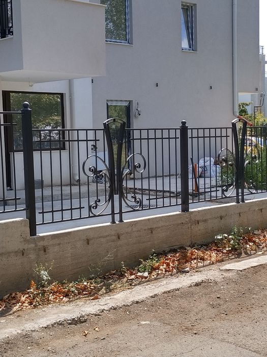 Изработка и монтаж на метални огради