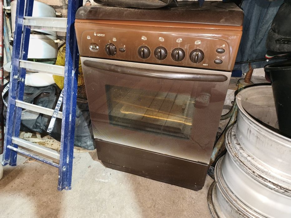 Продам газовую плиту
