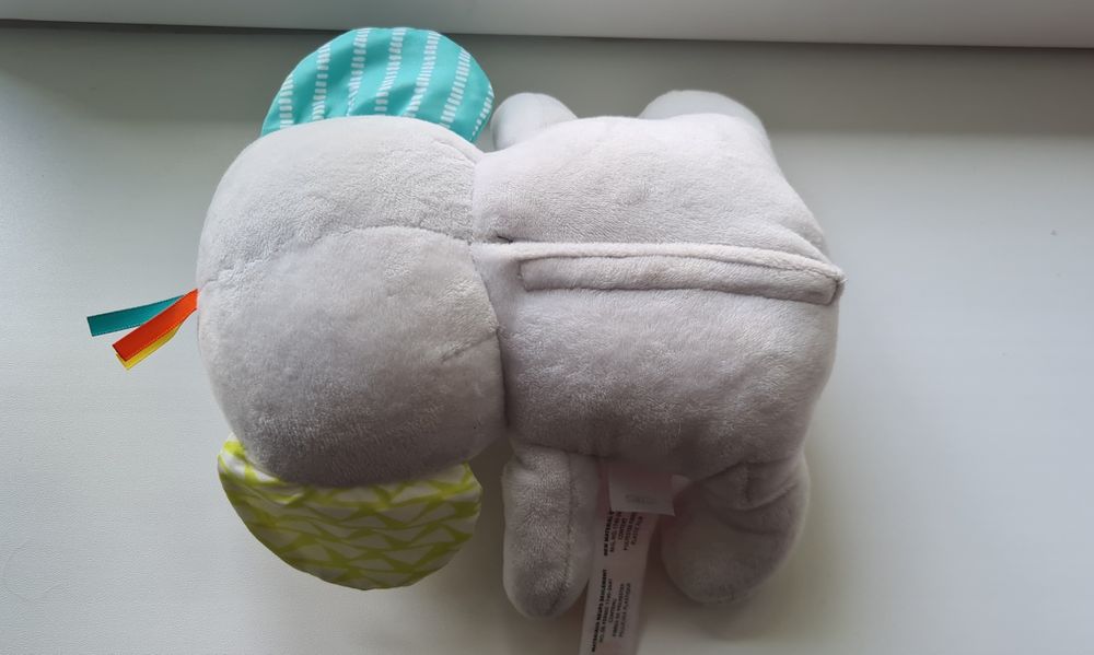 Jucarie interactiva Elefant cu melodii și lumini