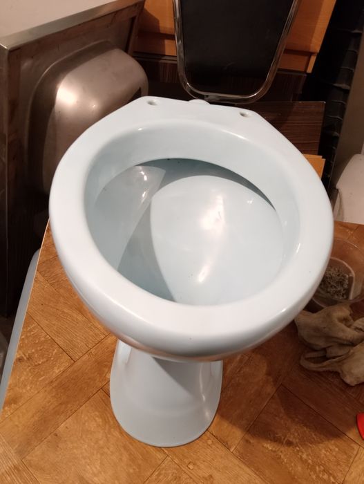 Тоалетни чинии  долно от. и за вграждане  бели, мивки различни