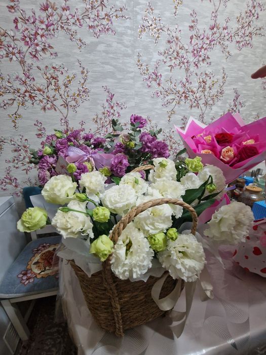Продам цветы сегодня подарили
