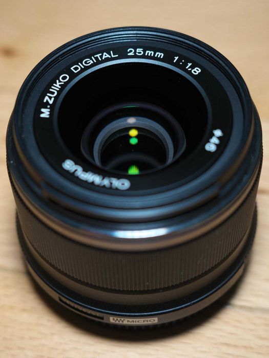 Объектив Olympus M.Zuiko Digital 25mm F/1.8
