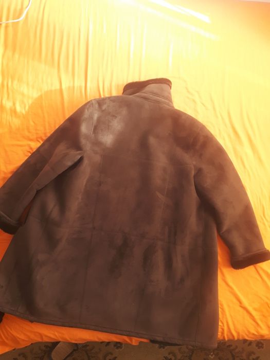 Дубленка коричневая.