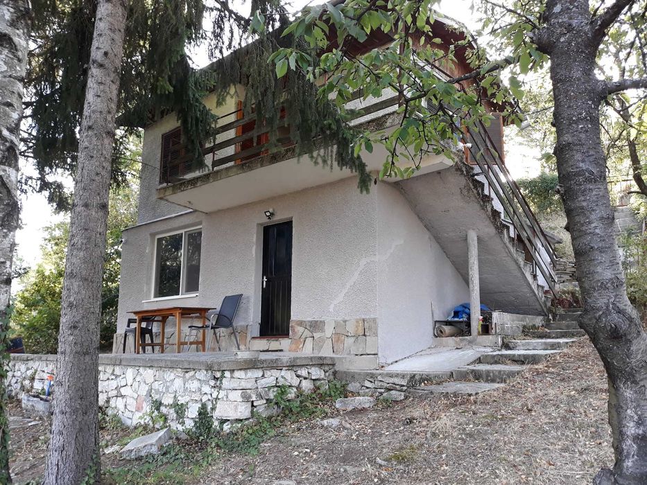 Продавам Вила на 2 етажа в село Малево до Хвойна