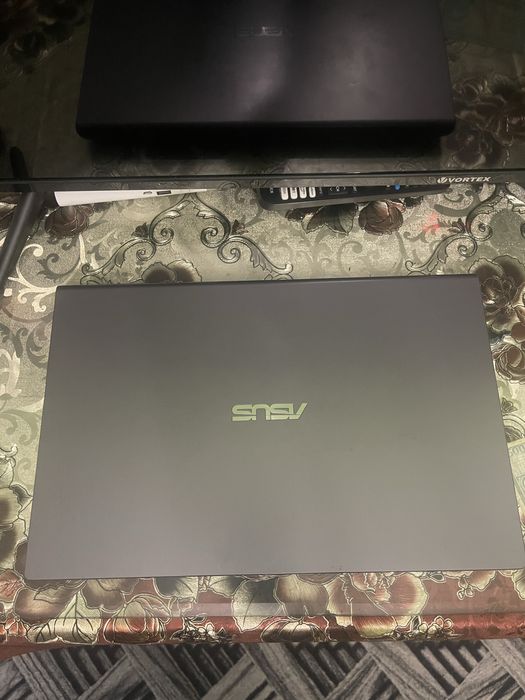 Fac schimb laptop asus 512 gb 8ram in stare buna merge tot si jocuri