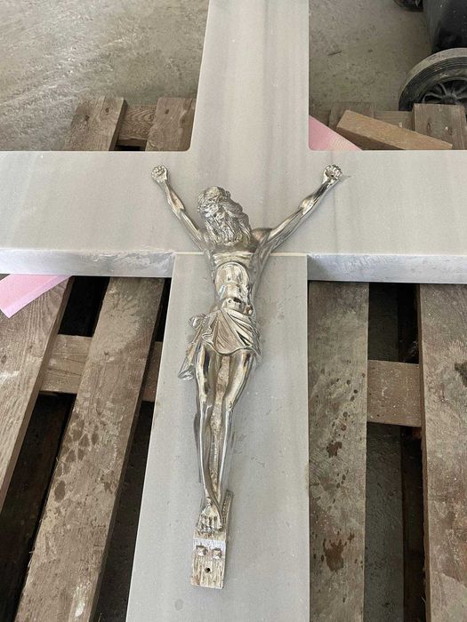 Vând crucifixuri / statuete Isus
