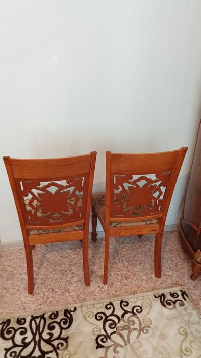 Орындықтар 4 данасы бар