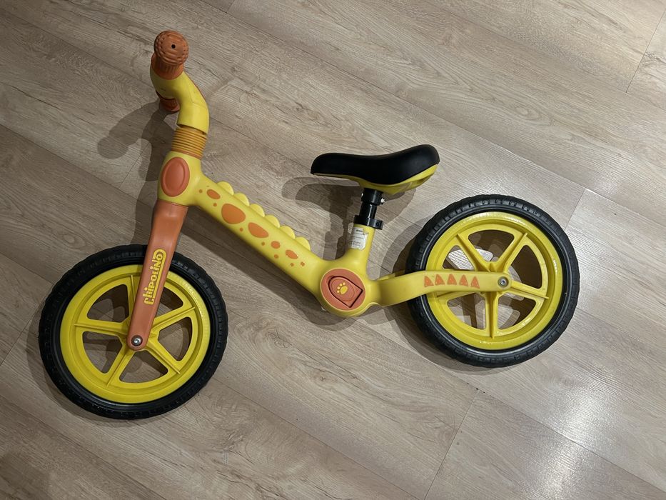 Продам беговел отличное состояние