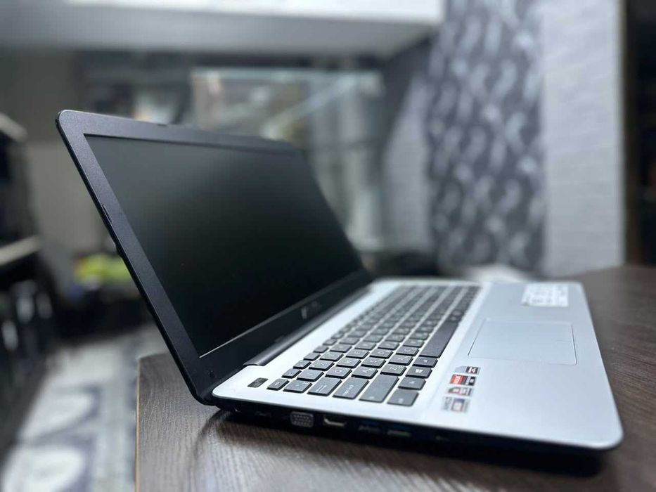 AMD A10 / 8GB / SSD 128GB / Radeon R6 + M340DX