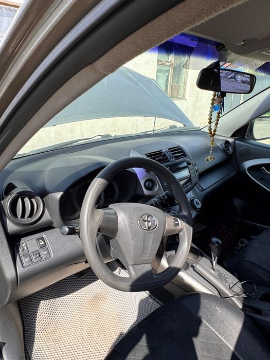 Toyota rav 4 2010 год