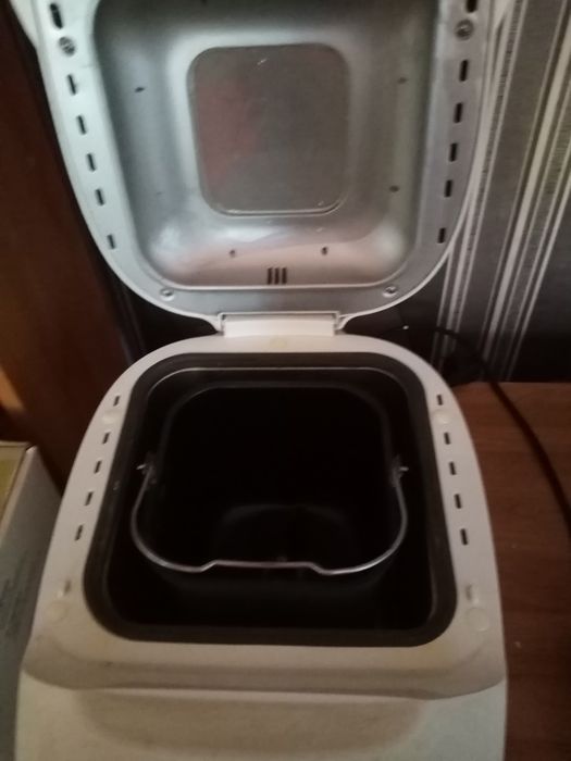 Хлебопечь практически новая