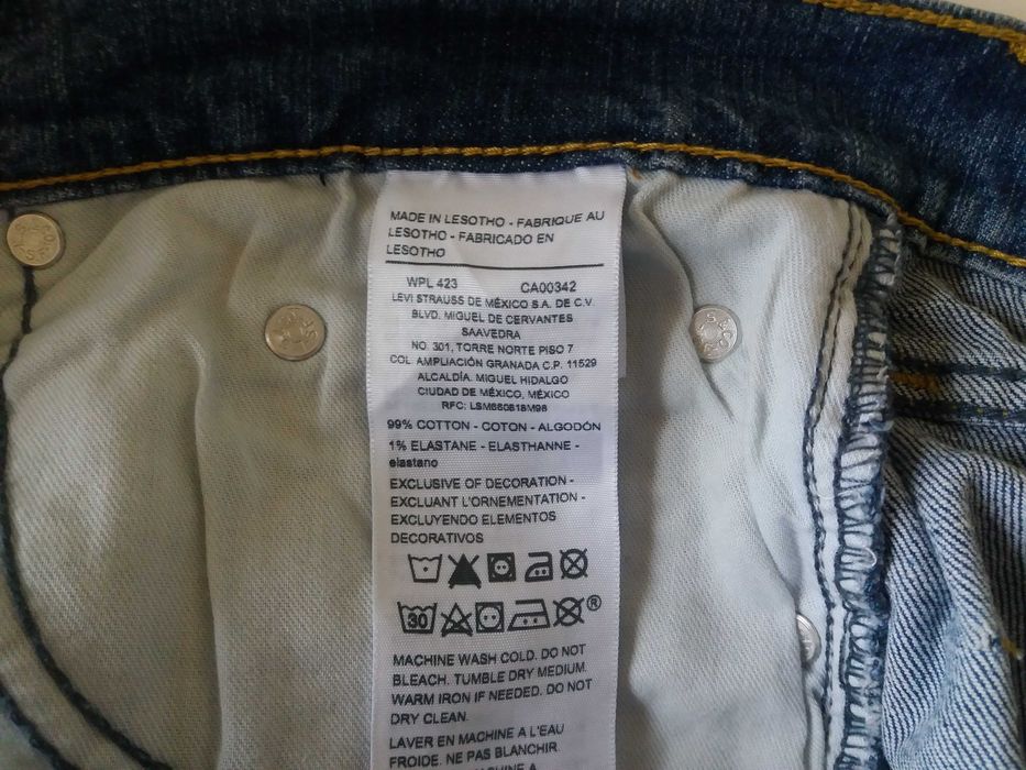 Продам джинсы Левис, укороченные