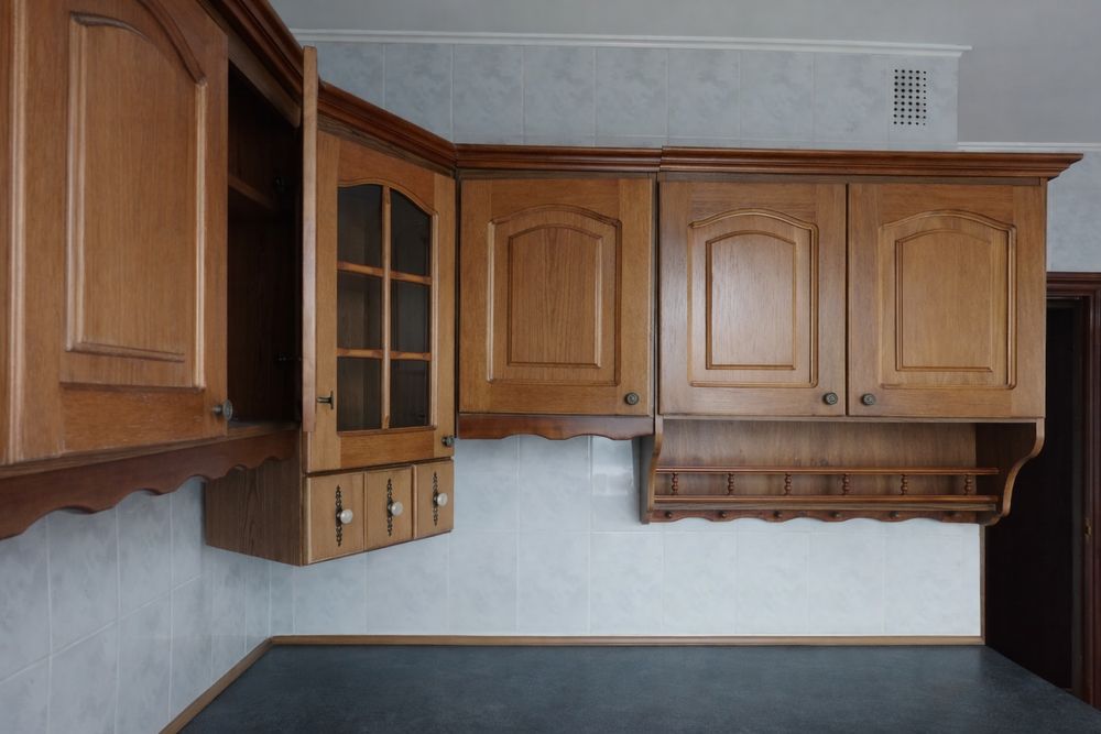 Продам деревянный кухонный гарнитур