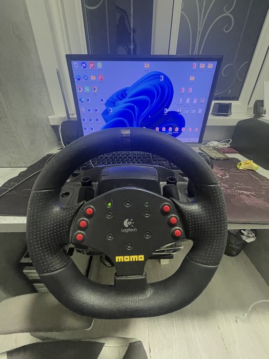 Logitech Momo Racing