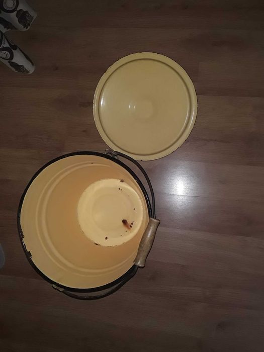 Ведро эмалированное с крышкой