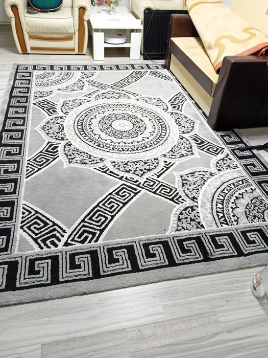 Vând urgent covor superb