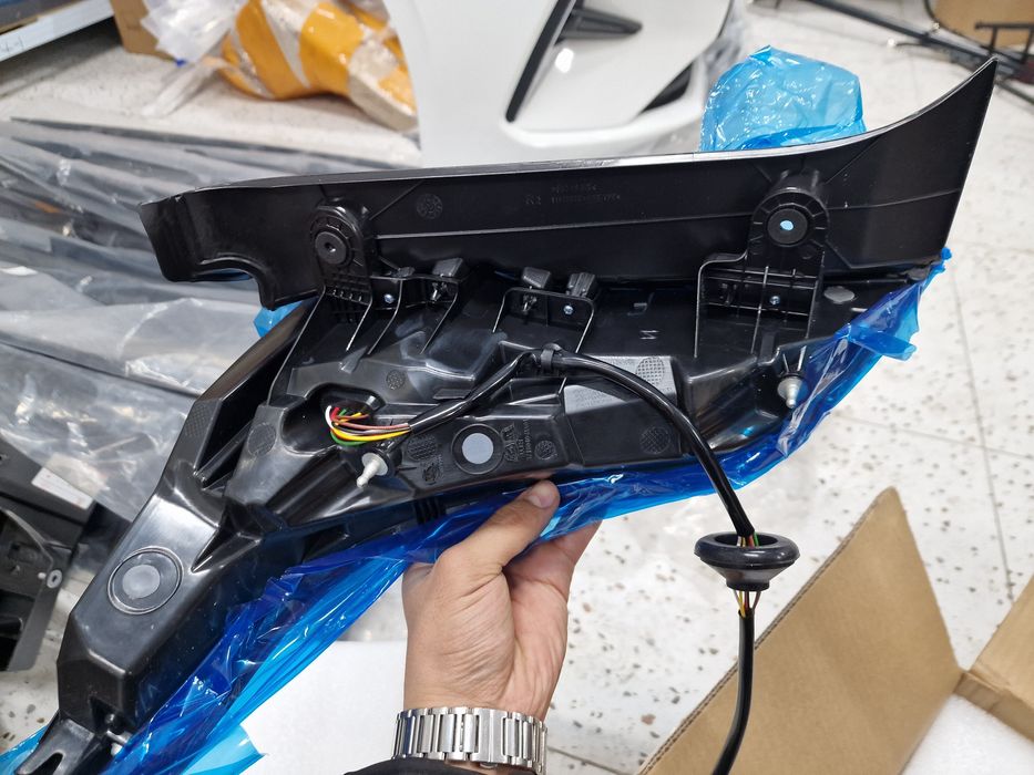 Задний фонарь на Hongqi E-QM5