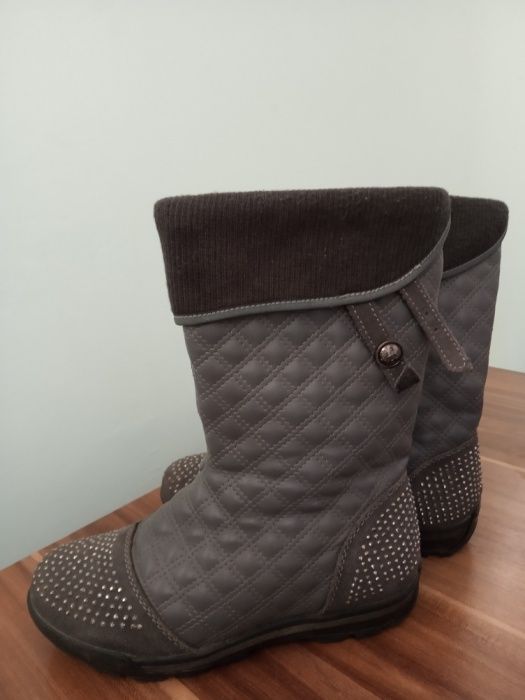 Продаю детские сапожки